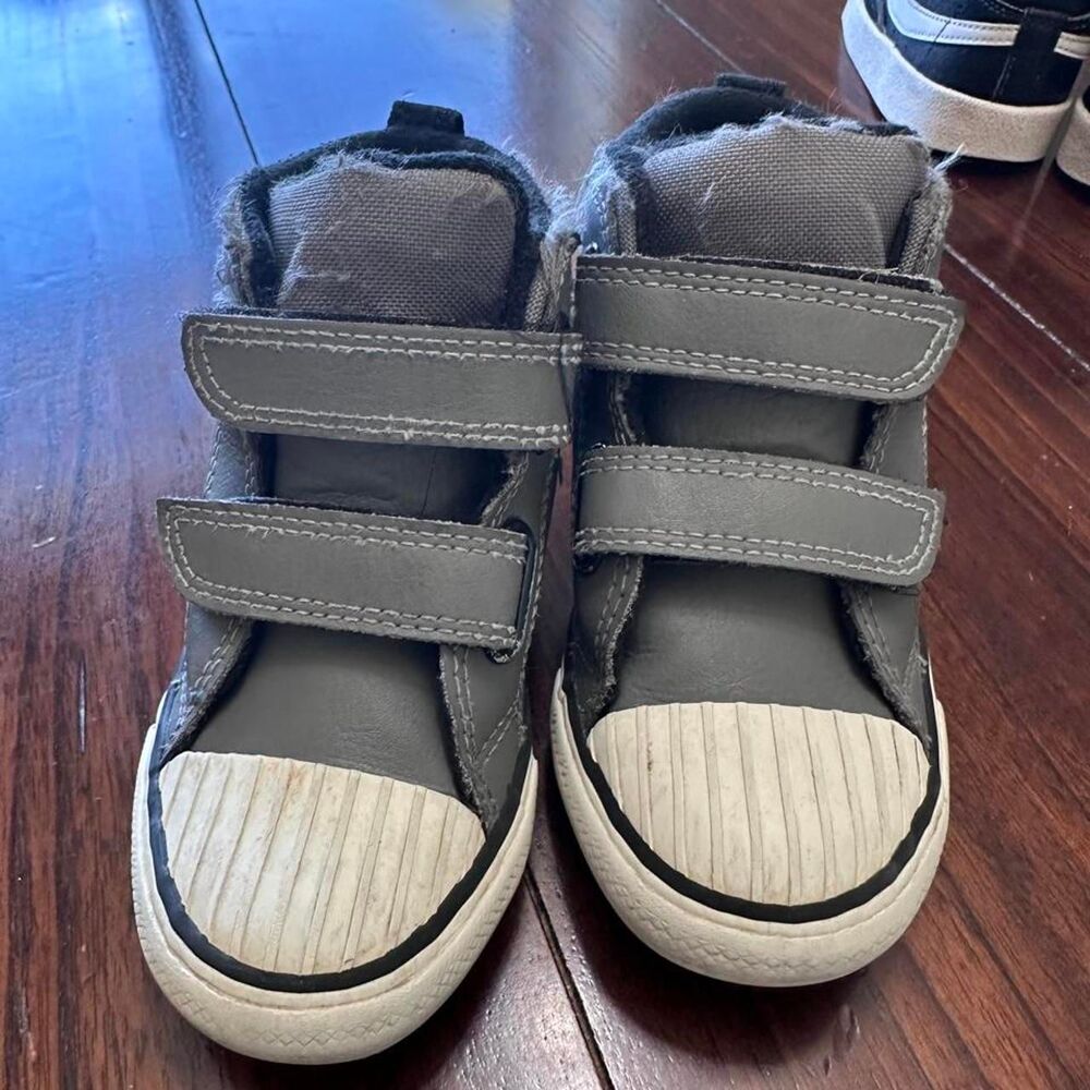 Converse-kids Grey and Black Trainers